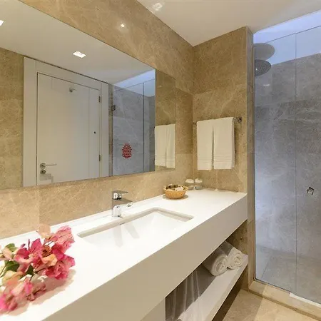 Luga Boutique Hotel&beach Hotel 3*