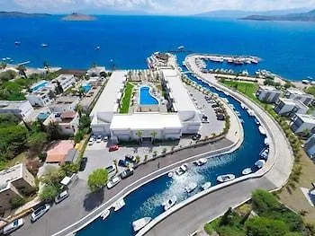 Luga Boutique Hotel&beach Hotel 3*