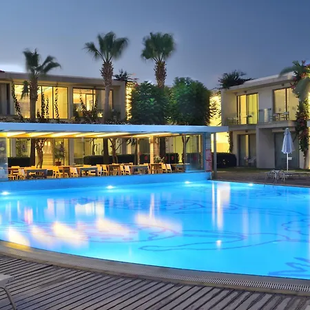 Luga Boutique Hotel&beach 3*