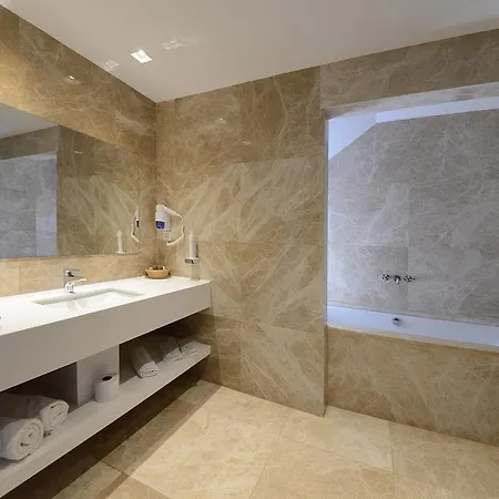 Luga Boutique Hotel&beach 3*