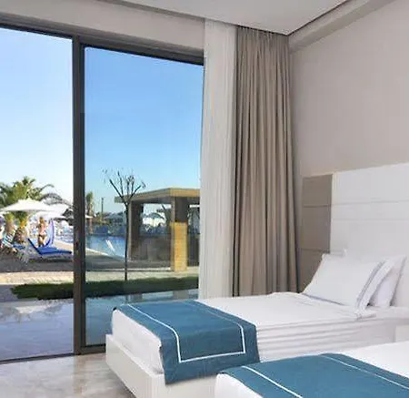 Luga Boutique Hotel&beach Hotel 3*